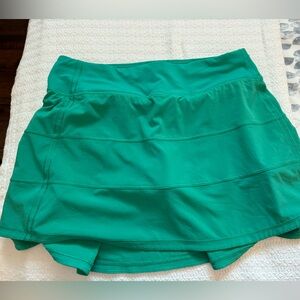 Lululemon green skort size 6